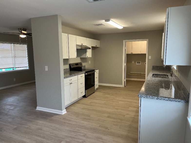 Building Photo - 606 Matchett St