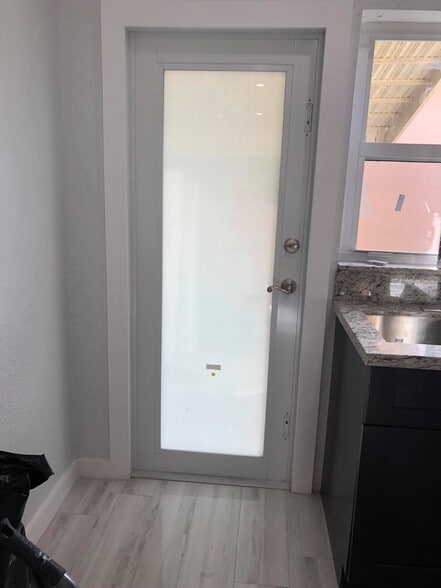 Building Photo - 634 SE 4th Pl