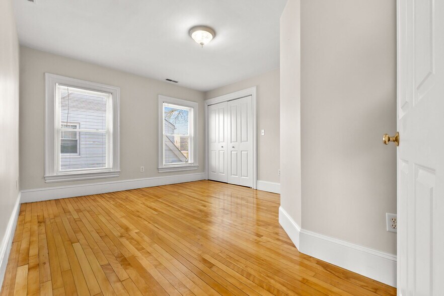 Building Photo - 40 Avon St