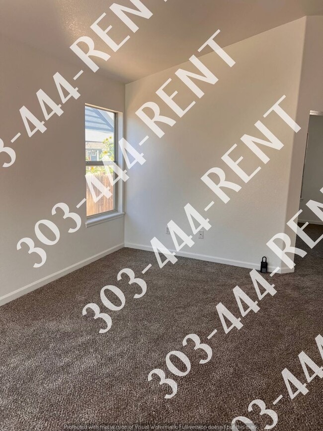 Building Photo - Single Family Ranch Style Home In Aurora!