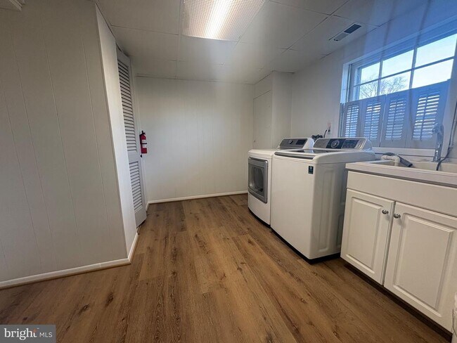 Building Photo - 119 E Padonia Rd