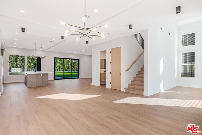 Building Photo - 8670 Encino Ave