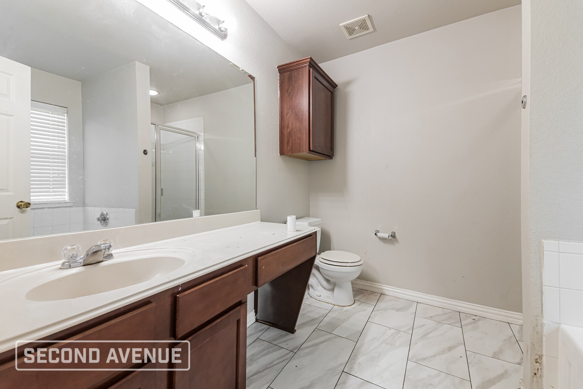 Building Photo - 2121 Juniper Dr