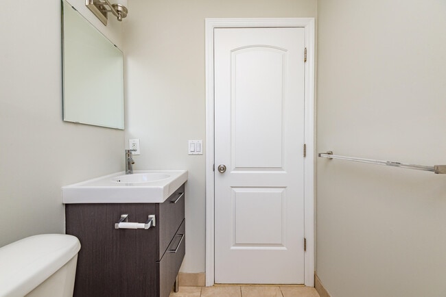 Building Photo - 101 SW 2nd Ave