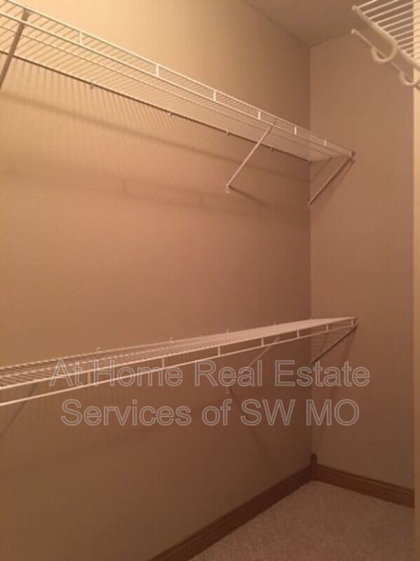 Building Photo - 5587 N 17th St