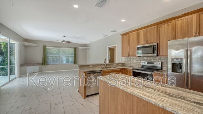Building Photo - 4010 Green Tree Ave