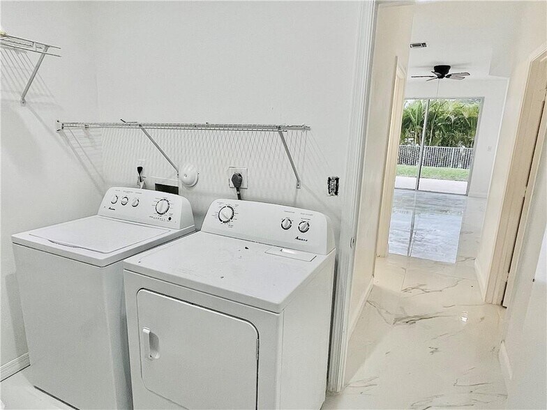 Building Photo - 11041 Harbour Springs Cir