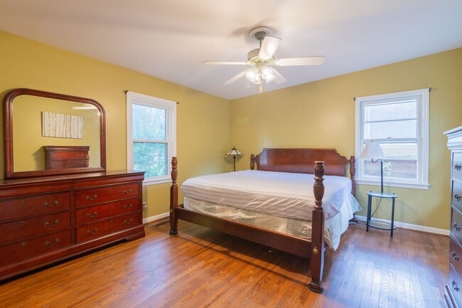 Building Photo - Furnished Midtown 4 Bedroom/2 Bath Home, C...