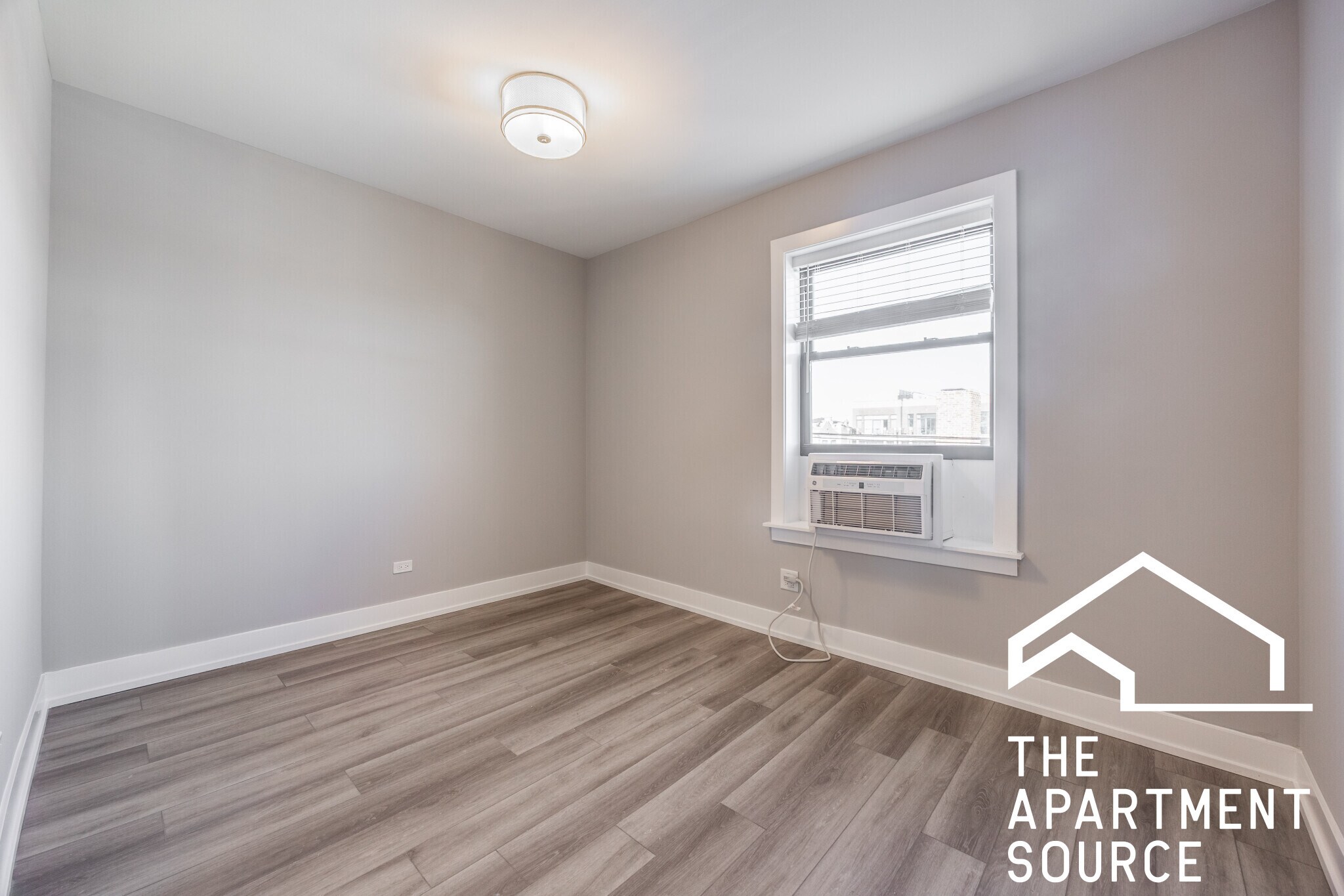 Building Photo - 3941 N Janssen Ave