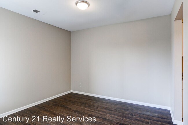 Building Photo - 1 br, 1 bath House - 811 Brian Dr. Unit 304