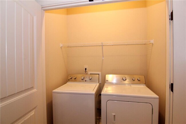 Building Photo - 1660 Jardin Ct