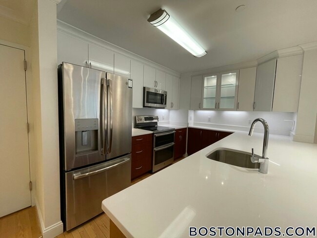 Building Photo - 1443 Beacon St