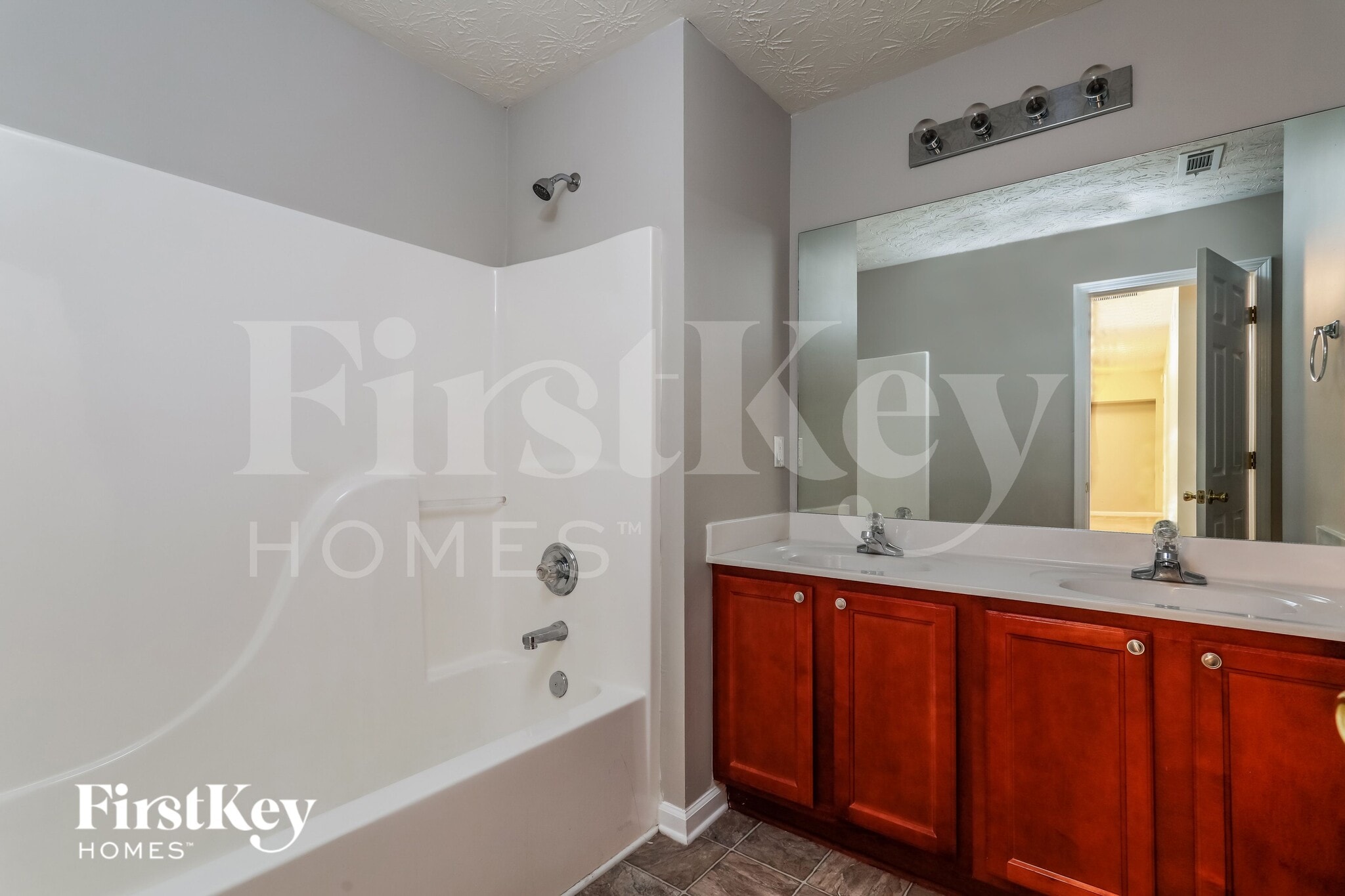 Building Photo - 6919 Island Pointe Dr