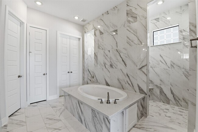 Building Photo - 15314 Viviente Dr