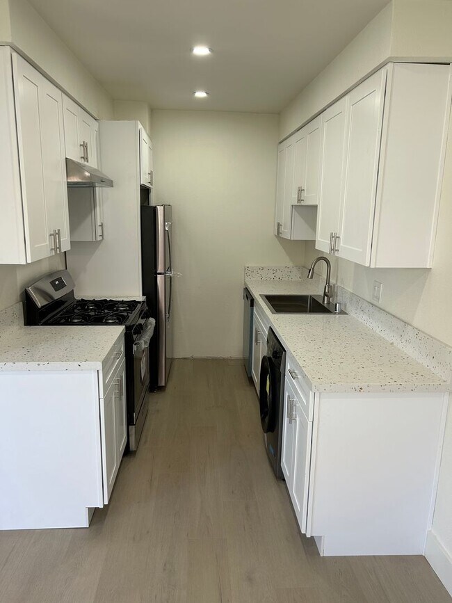 Building Photo - 524 Williamson Ave