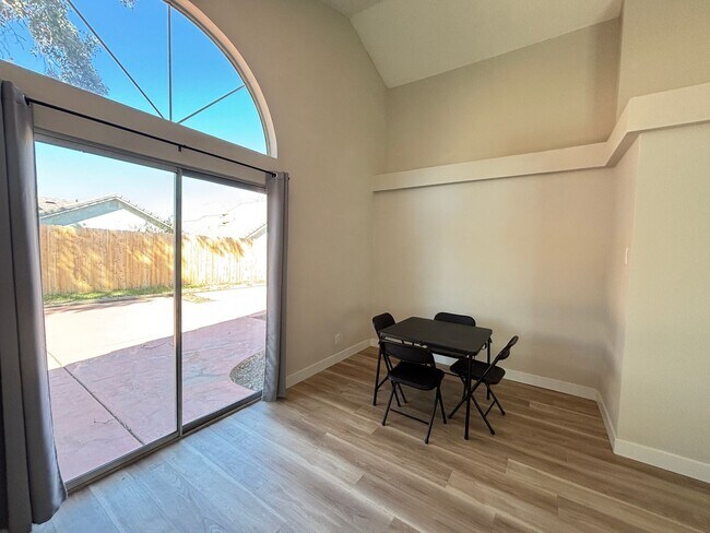 Building Photo - Single Story Palmdale Home