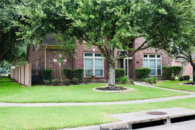 Building Photo - 2016 Waters Edge Ct
