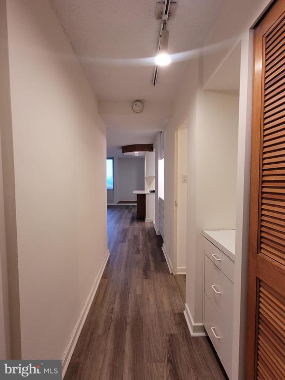 Primary Photo - 604 S Washington Square