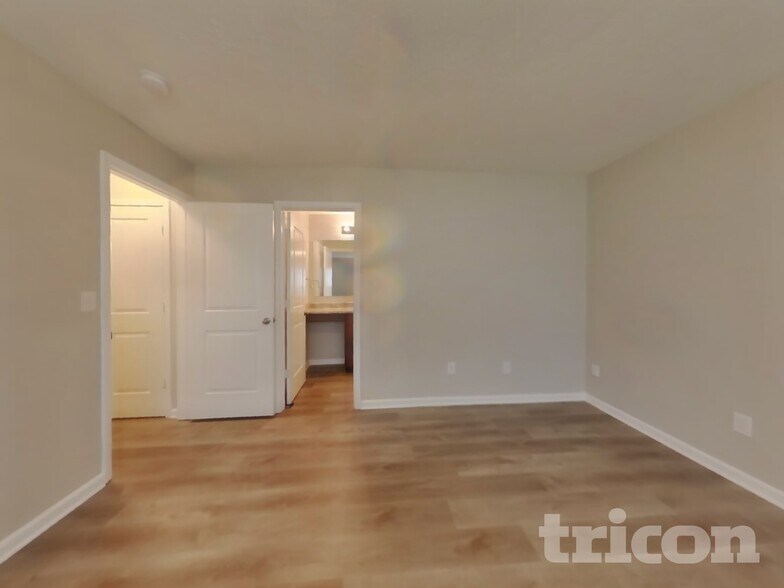 Building Photo - 6353 Avacado Dr