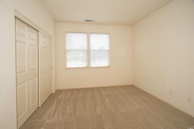 Building Photo - Beautifully Updated 5 Bedroom, 4 Bath Home...
