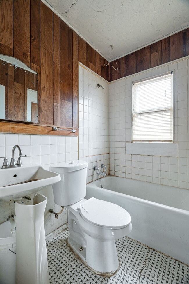 Building Photo - 5451 Genevieve Ave