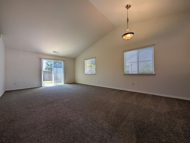 Building Photo - Nice 3-Bedroom, 2-Bath Home In The Thurston Area Of Springfield!