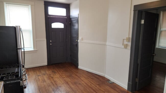 Building Photo - Elegant Two-Bedroom Duplex Retreat in the Heart of St. Louis