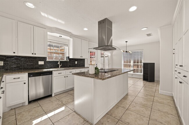 Building Photo - 11414 Meadow Lake Dr