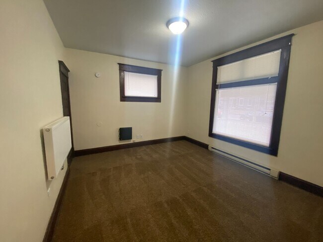 Building Photo - 832 Columbia Ave