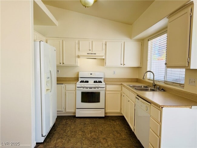 Building Photo - 9016 Dolente Ave
