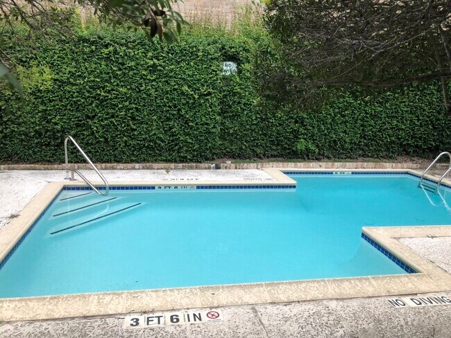 Building Photo - 2100 Wilcrest Dr