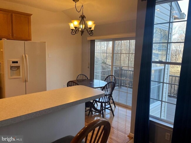 Building Photo - 233 Birchwood Dr