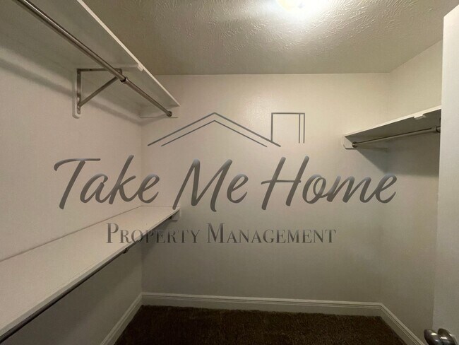 Building Photo - 4 Bedroom home in Springfield school district!