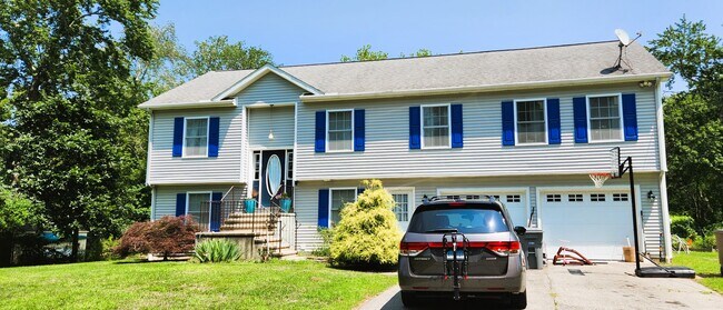 Building Photo - 232 Roxbury Rd