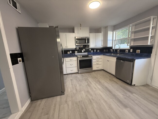 Building Photo - 707 Biggs Terrace