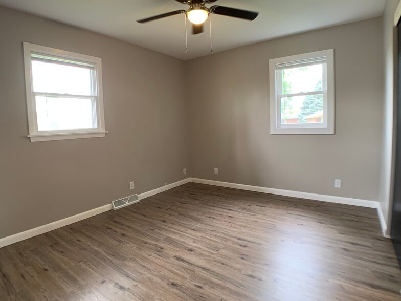 Building Photo - 211 Wedgewood Dr