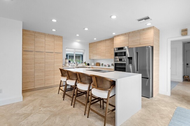 Building Photo - 1332 Tamarind Way