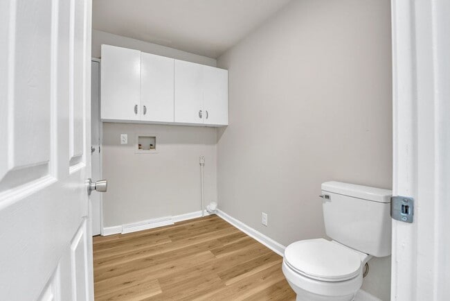 Building Photo - Renovated 4BR Home – Modern Finishes, Off-Street Parking