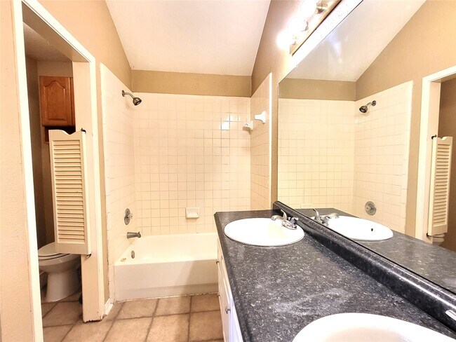 Building Photo - 16026 Barbarossa Dr