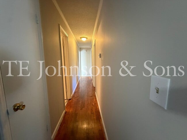 Building Photo - Charming 3BR/2BA Home with Hardwood Floors, Bonus Room & Outdoor Living