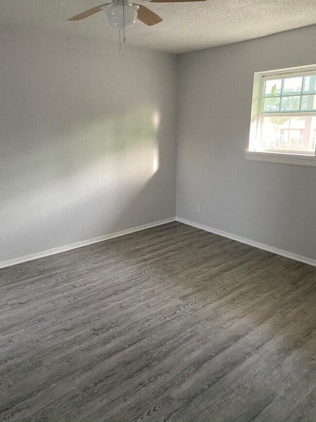 Building Photo - 2518 Lidstone St