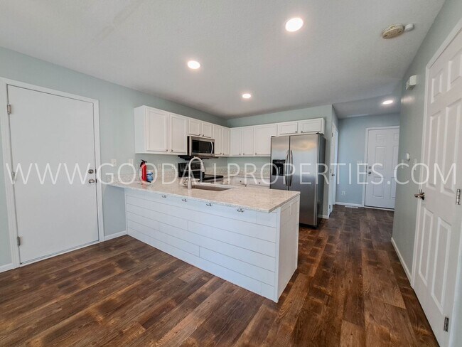 Building Photo - 3 Bedroom 3.5 Bath Urbandale Home Waukee S...