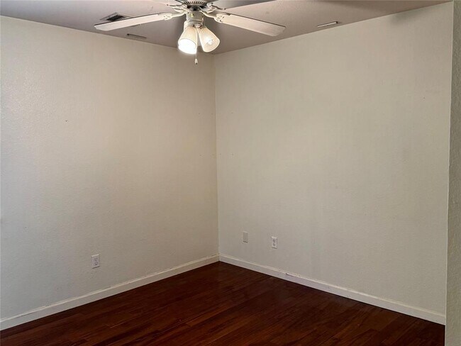 Building Photo - 2308 Sweet Clover Dr