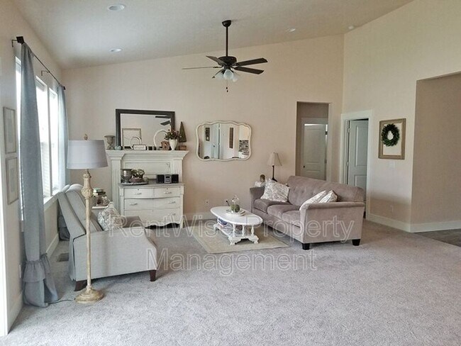 Building Photo - 16717 Heathrow Way