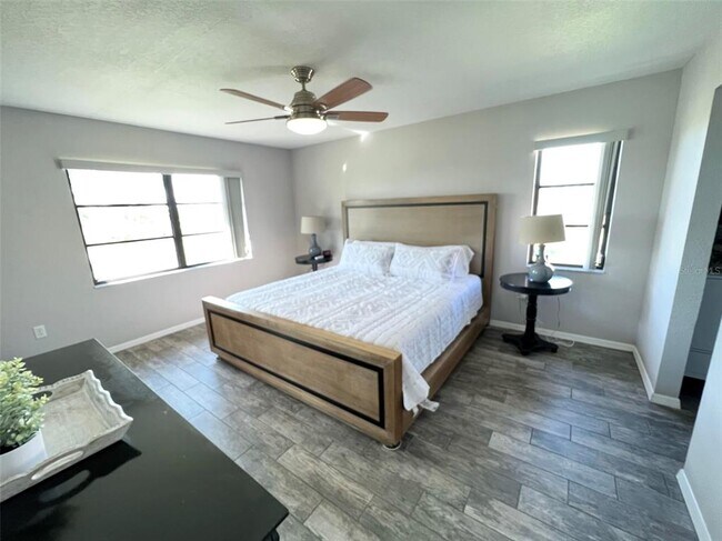 Building Photo - 1355 Saxony Cir