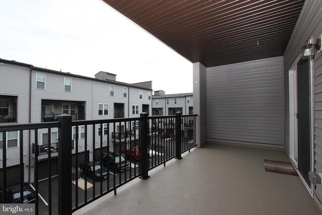 Building Photo - 43808 Middleway Ter