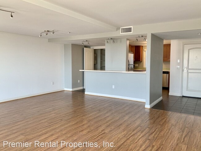 Building Photo - 2234 Brant St