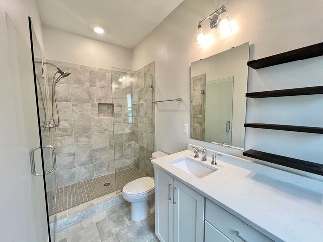 Building Photo - Stunning 3BD, 3.5BA Raleigh Townhome in a Walkable Community Near Tons of Shopping and Dining Opt...