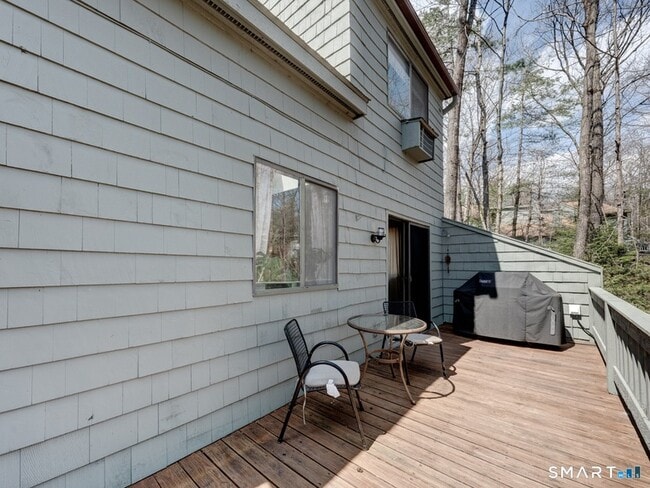 Building Photo - 355 Ledge Dr