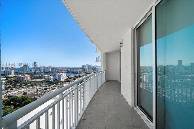 Building Photo - 1755 E Hallandale Beach Blvd